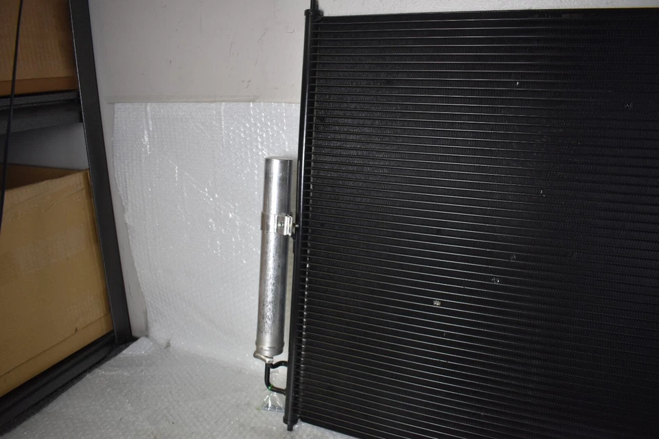 Radiador condensador LAND ROVER LR3 SE SPORT A/C 2005-2009 AFTERMARKET - Imagem 2 de 4