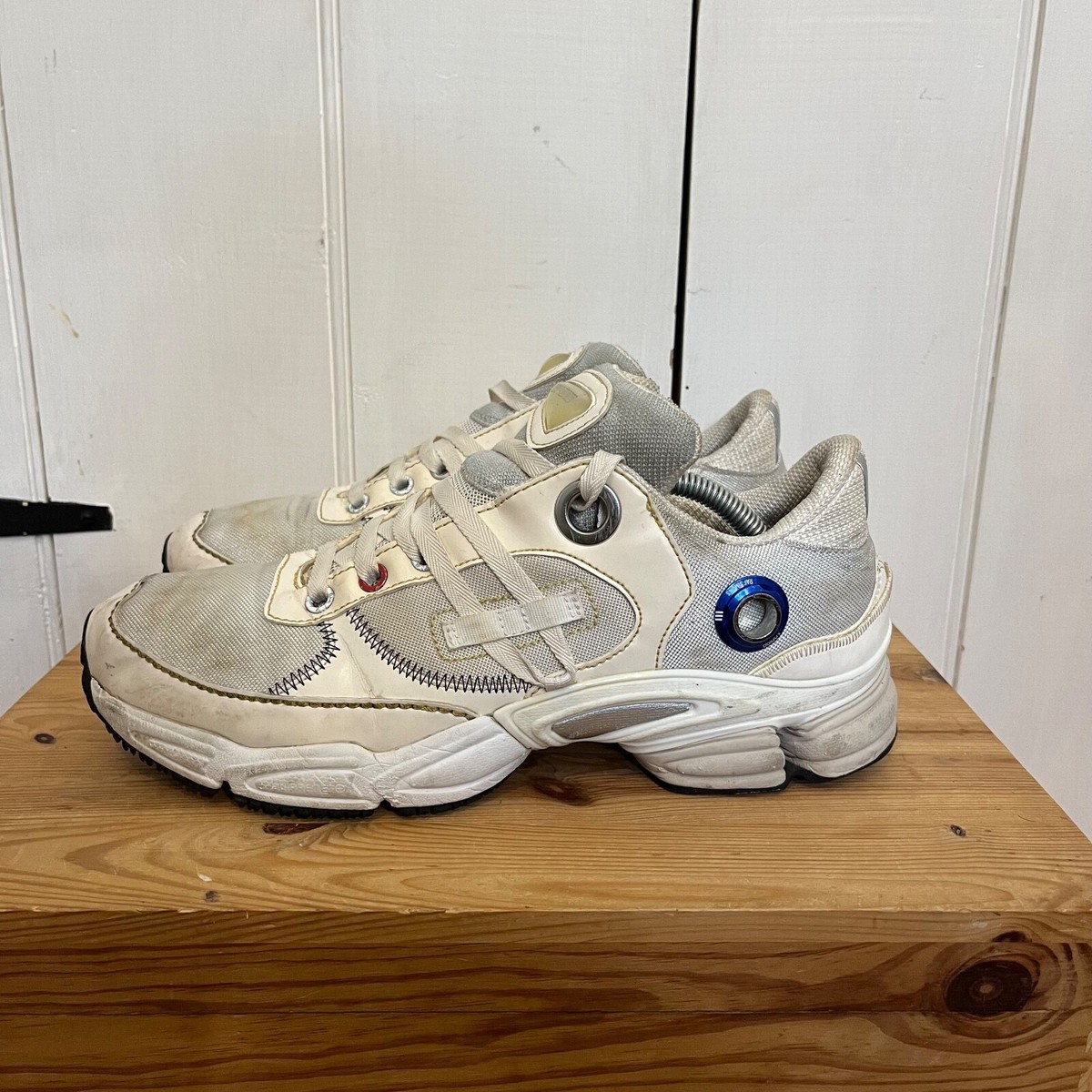 靴 RAFSIMONS OZWEEGO Adidas Raf Simons Ozweego Bunny On Feet - YouTube
