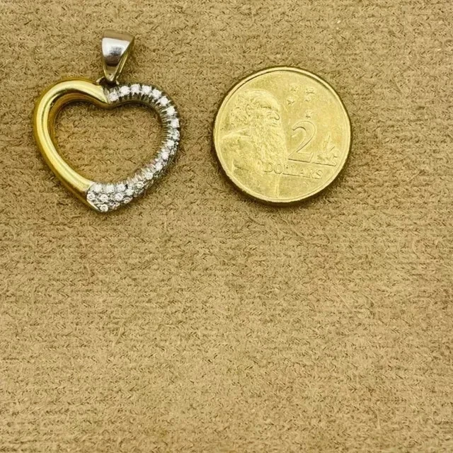 Colgante de corazón redondo de diamantes creados en laboratorio de 2 quilates para mujer enchapado en oro amarillo de 14 quilates Foto 2 de 4