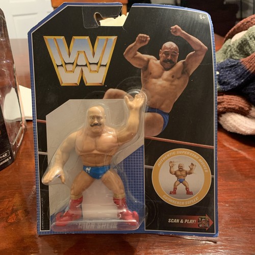 WWE MATTEL RETRO SERIES 8 - IRON SHEIK WRESTLING A...