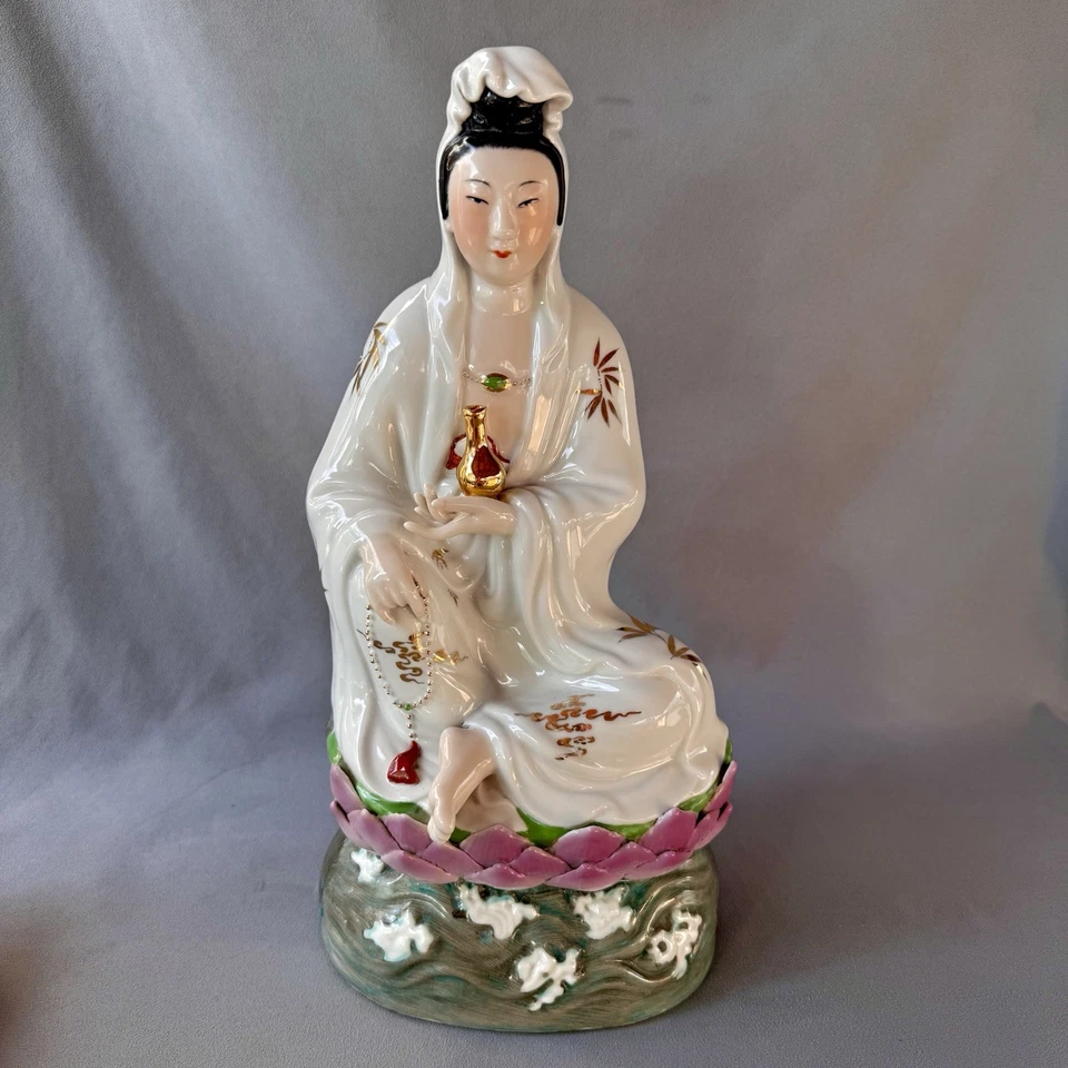 Figura Estatua Guanyin Porcelana China - Período República Hecha por Kong Xiang Ji Foto 2 de 4