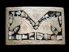 NE13161 VINTAGE 1970s  TWO HORSES  ABALONE SOUTHWESTERN DESIGN BELT BUCKLE