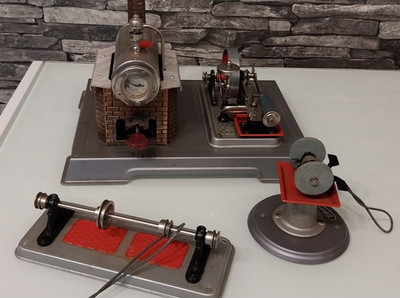 Wilesco Dampfmaschine  D 10 mit Zubehör in OVP