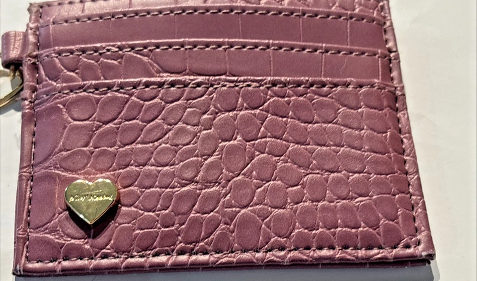 Бумажник/брелок Betsey Johnson розовато-фиолетовый и золотой с крокодиловым принтом держатель для карт - Изображение 4 из 4