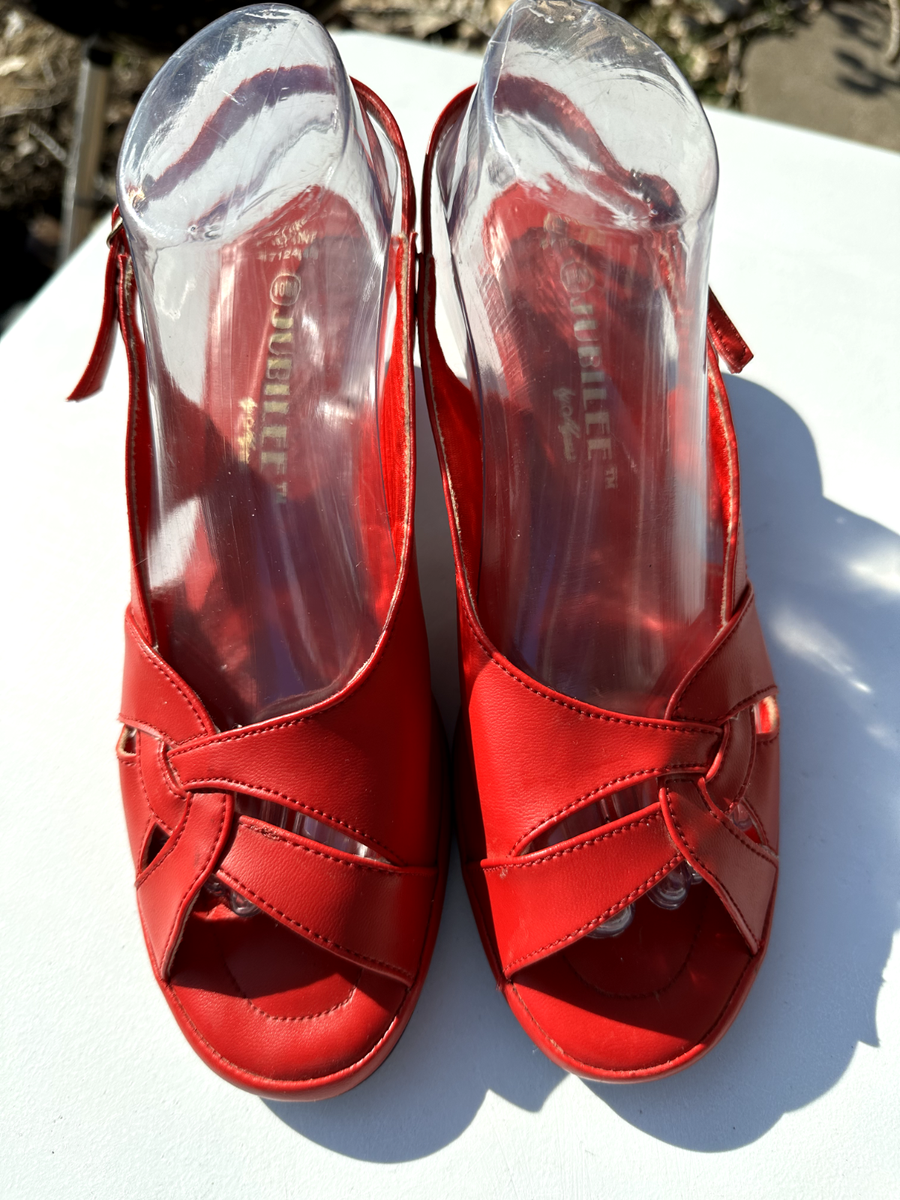 VINTAGE WOMENS RED JUBILEE BRAND SANDALS 40