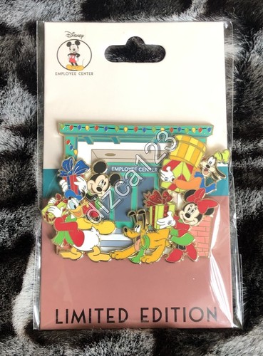Disney Pin Disney Studios Holiday Employee Center Cast Mickey Minnie Pluto Pin - 第 1/2 張圖片