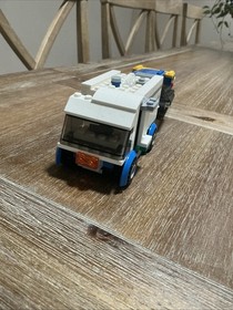 LEGO City 1980s Camper Van MOC (60117 + 60150)