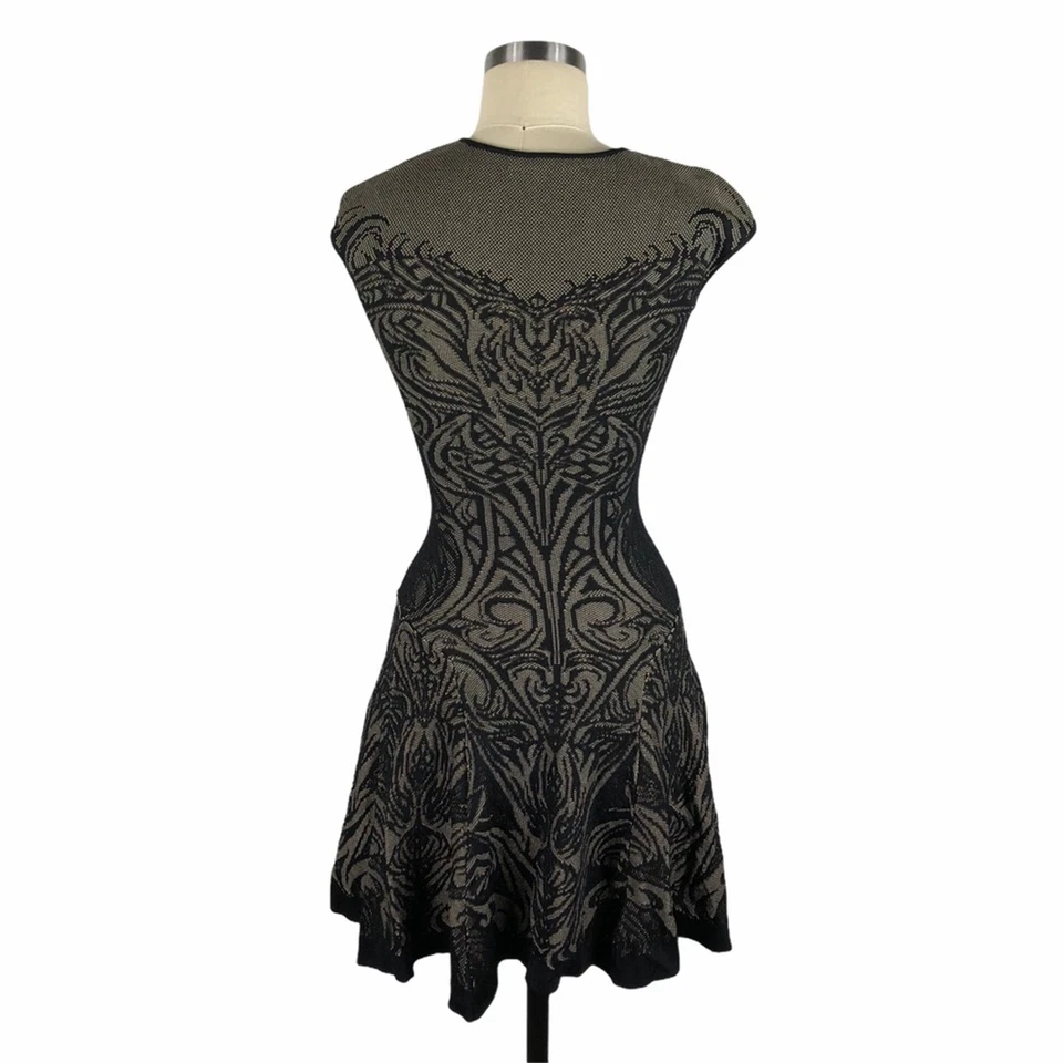 Vestido RVN Negro Tatuaje Encaje Jacquard Acampanado Vestido XS  Foto 2 de 4
