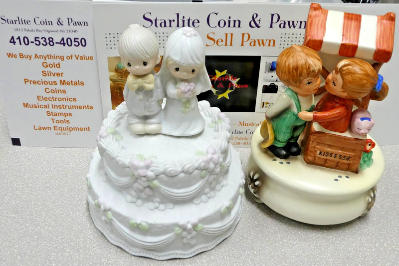 Vintage Ceramic Kissing Booth Music Box & PM Cake Topper/Musical Bride/Groom