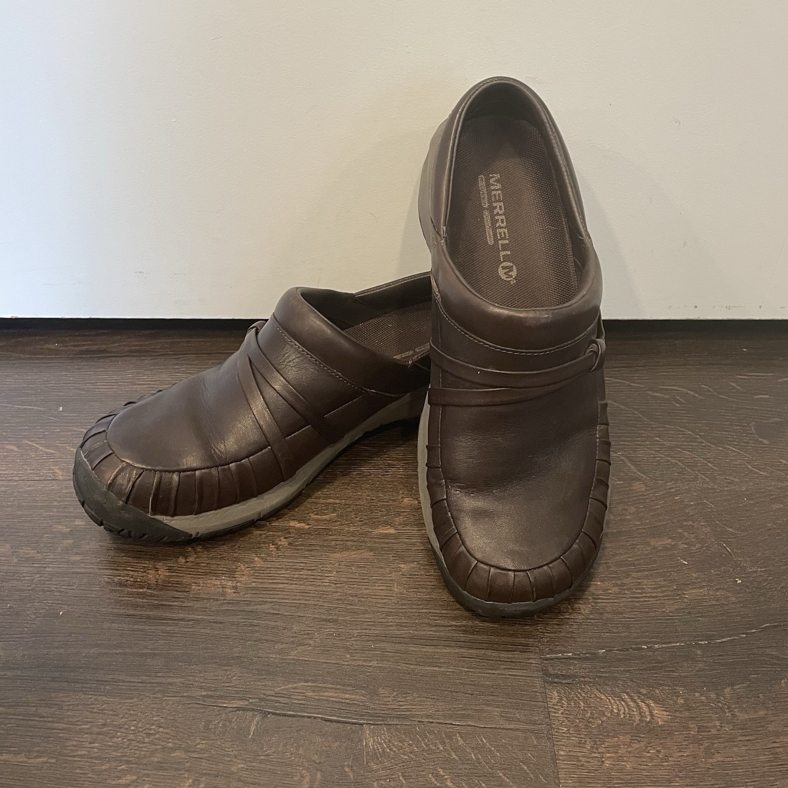 Merrell Encore plissettato slide slip on in pelle marrone da donna taglia 8 5 zoccoli J48200