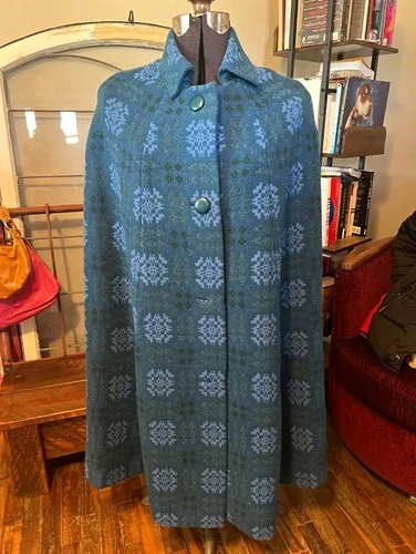 Vintage Wallis Woollen Mill Pure New Wool Cape – Made in Wales - product listing photo