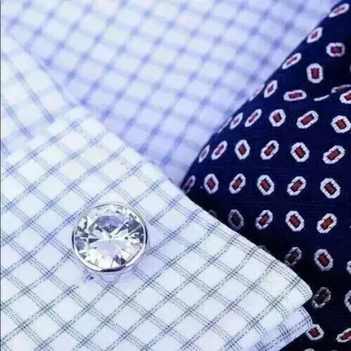 Gemelos reales de plata esterlina 925 blancos para hombre de corte redondo de 4 quilates moissanita creada en laboratorio Foto 2 de 4