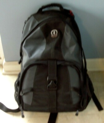 Tamrac professional camera backpack, with SAS Strap  display picture 3