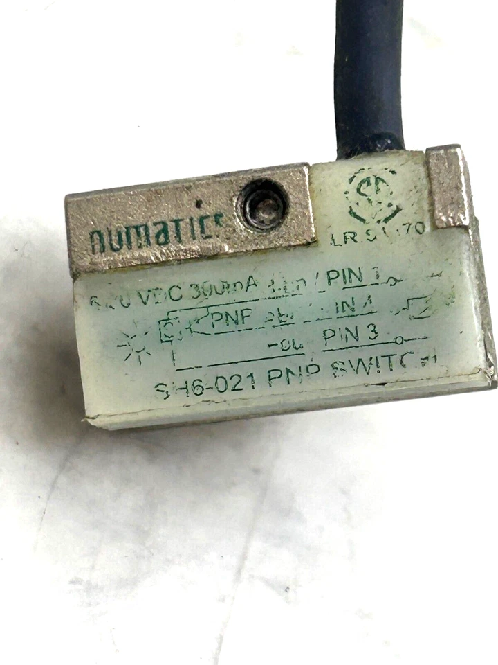 Lot of 2 Numatics SH6-021 PNP SWITCH Pre-owned - Image 3 of 4