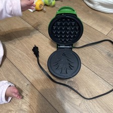 Dash Maker: Mini Round, Electric Griddle Machine. CHRISTMAS TREE