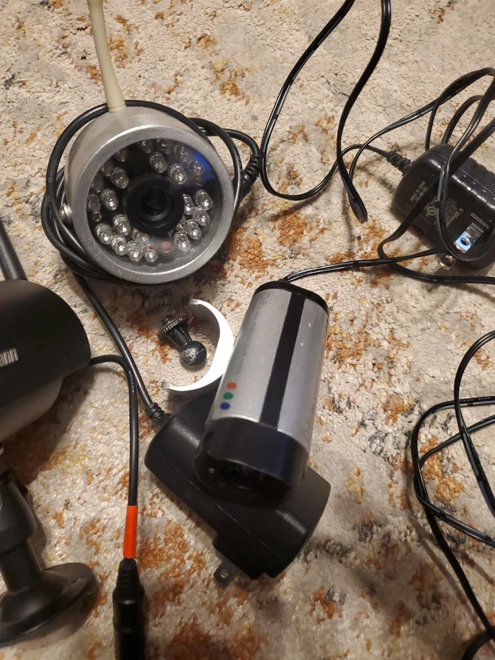 Lote De 3 Cámaras De Seguridad Aleatorias Y Radio Receptor Av Foto 3 de 4