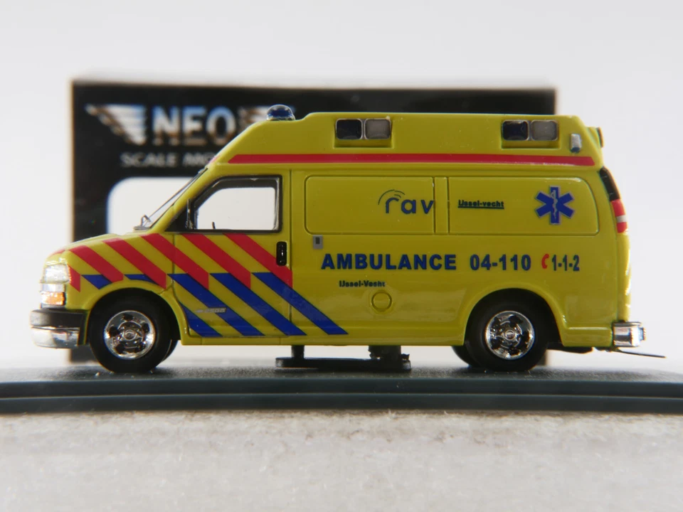 1:87 Chevrolet Ambulance A.S.S Chevy GMT 610 Neo Scale alt PKW 87365 H0 HO OVP - Bild 2 von 4