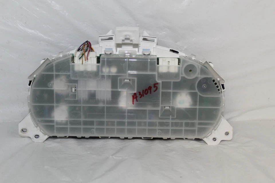 Cuadro de instrumentos velocímetro indicadores del panel de instrumentos Mazda 5 2010 77.891 millas Foto 4 de 4