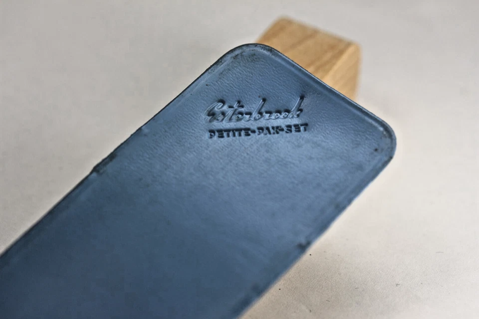 BOLSA PARA BOLÍGRAFOS ESTERBROOK PETITE PAK EN BLANCO Foto 3 de 4