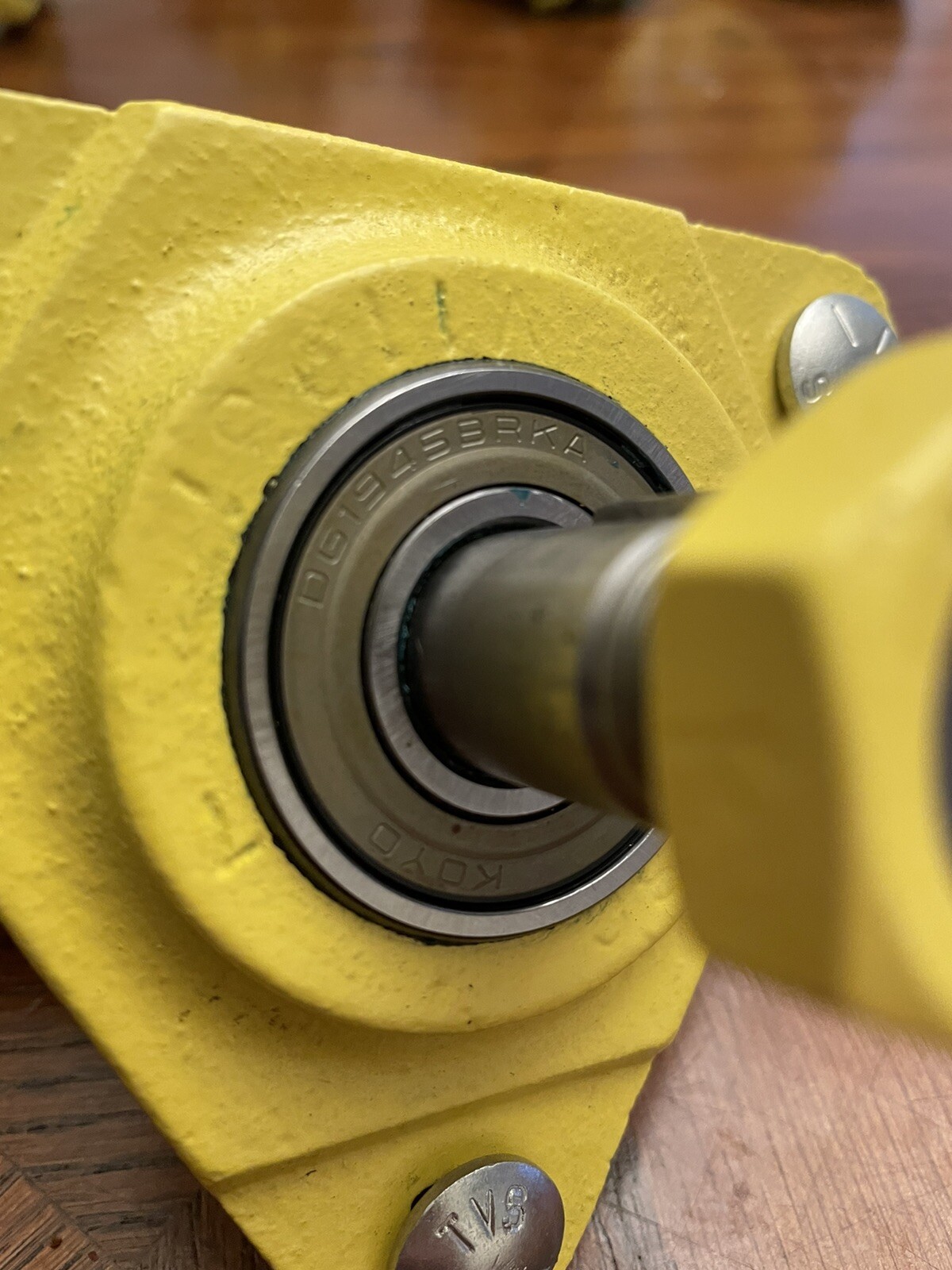 John Deere Mower Deck Hub Spindle | AM30302, M11031 | No Pulley 