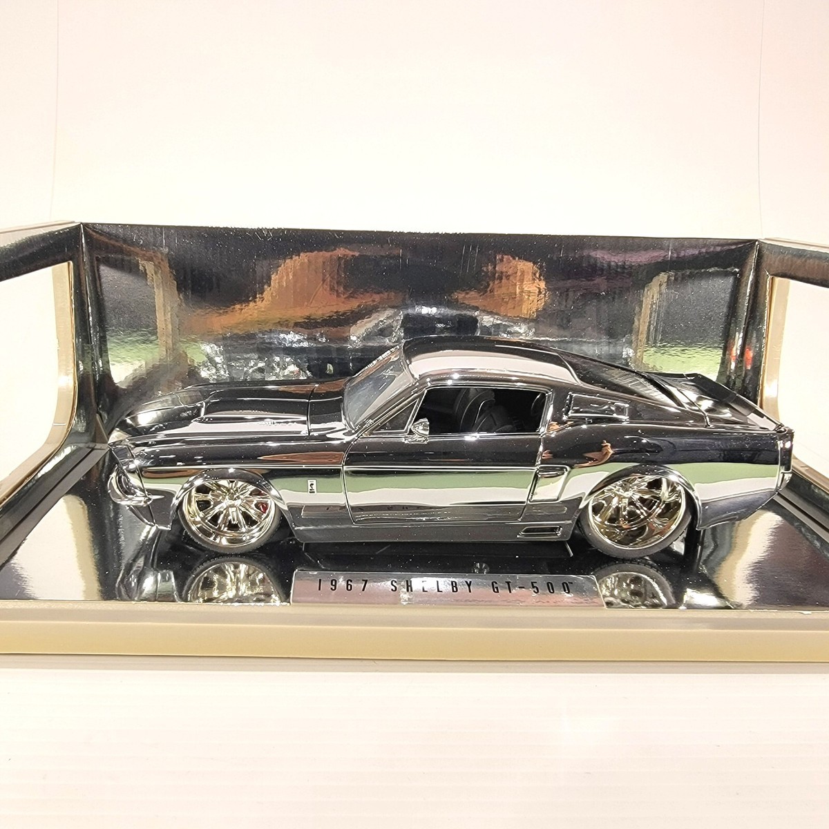 1:18 Scale Diecast 1967 Shelby Mustang GT500 