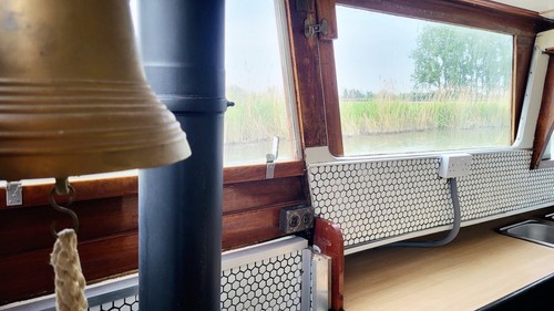 Classic Norfolk Broads Cruiser Widebeam Live aboard boat - Picture 8 of 21