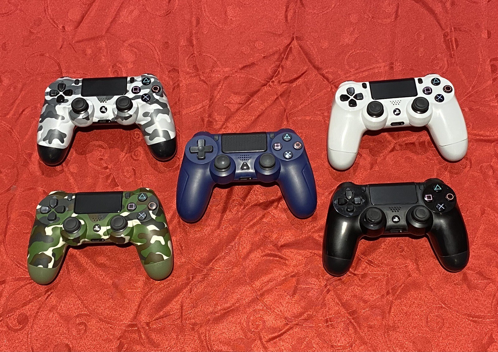 Sony PlayStation 4 (PS4) 500GB Console White 10 Games 5 Controllers