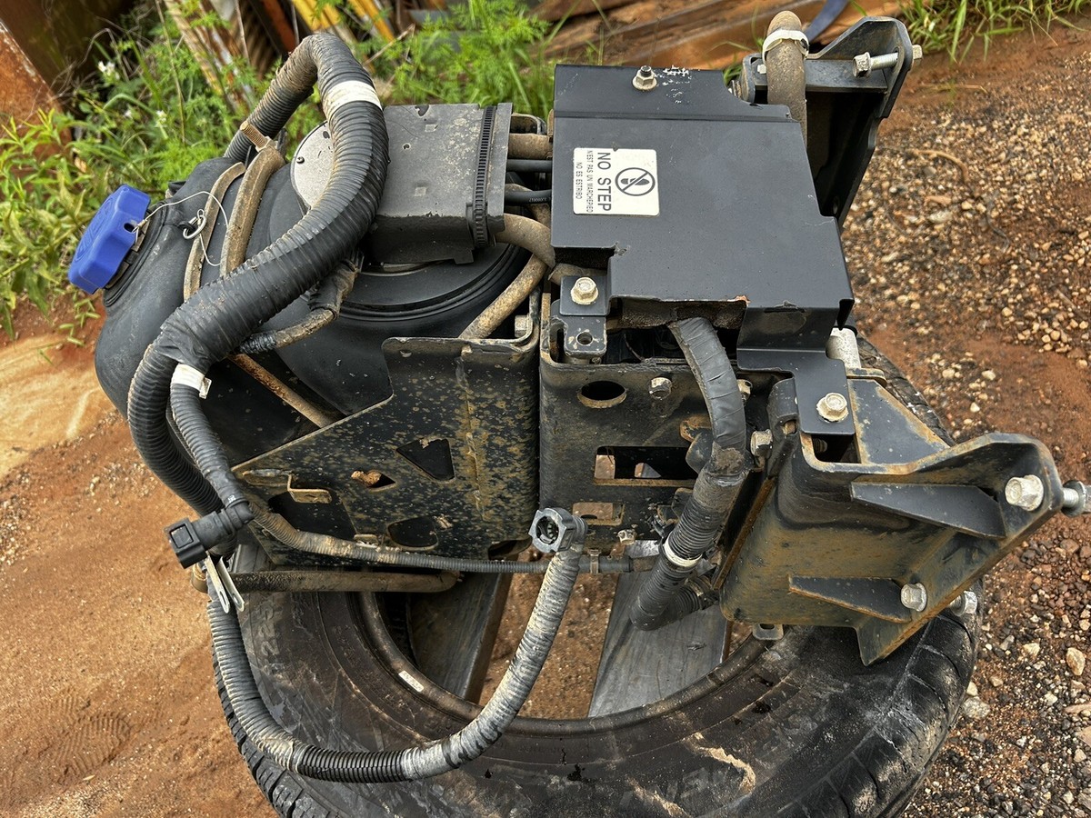 2011-2013 Isuzu DEF Complete Tank Sending Unit And Pump