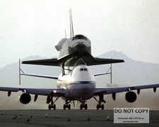 SPACE SHUTTLE ENDEAVOUR ATOP THE SHUTTLE CARRIER AIRCRAFT - 8X10 PHOTO (AA-164)