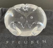 STEUBEN CRYSTAL  PAPERWEIGHT HAND COOLER HEART TURTLE DOVES FIGURINE SIGNED