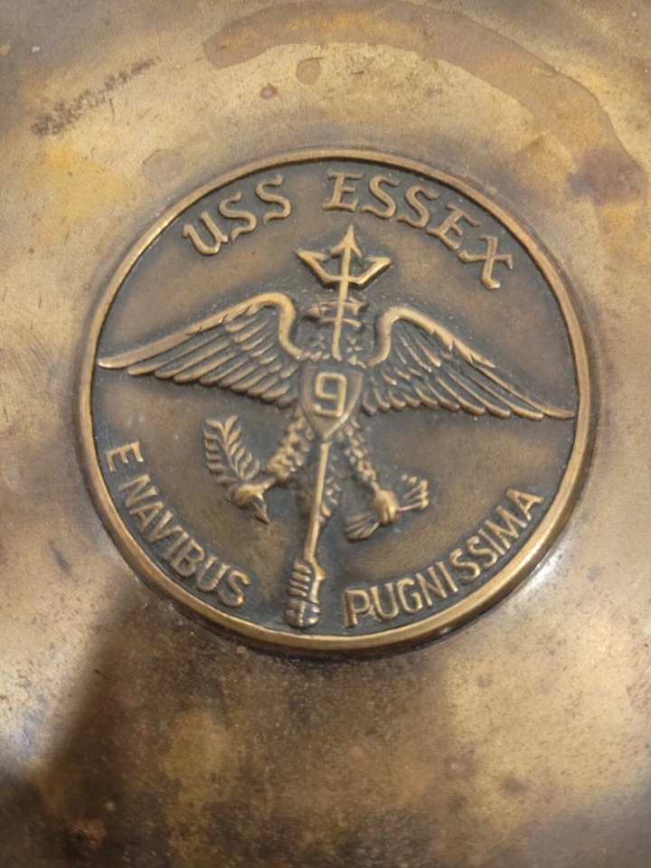 Bandeja medallón de latón macizo del lema de barcos USS ESSEX - E NAVIBUS PUGNISSIMA Foto 4 de 4