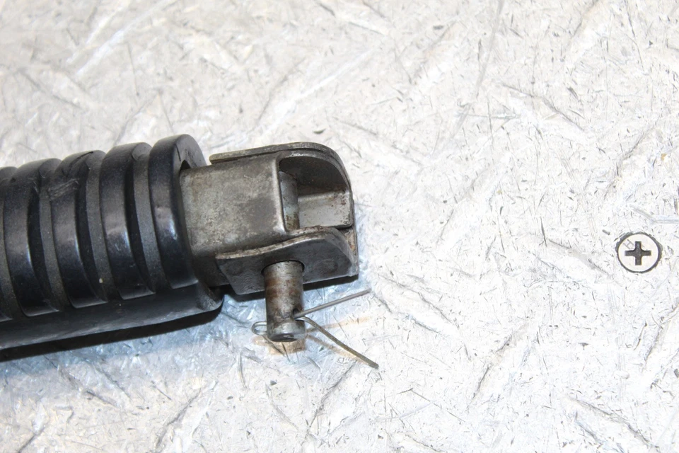 1981 YAMAHA MX80 LEFT RIGHT FOOT RESTS PEGS  - Image 4 of 4