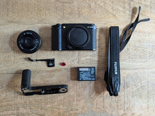 fotocamera mirrorless fujifilm xm5 con Viltrox 28 mm f 4,5