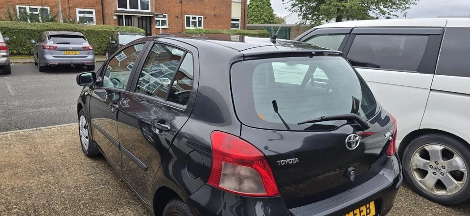 Toyota Yaris 1.2 Petrol Automatic Cheap runner - Image 3 of 4