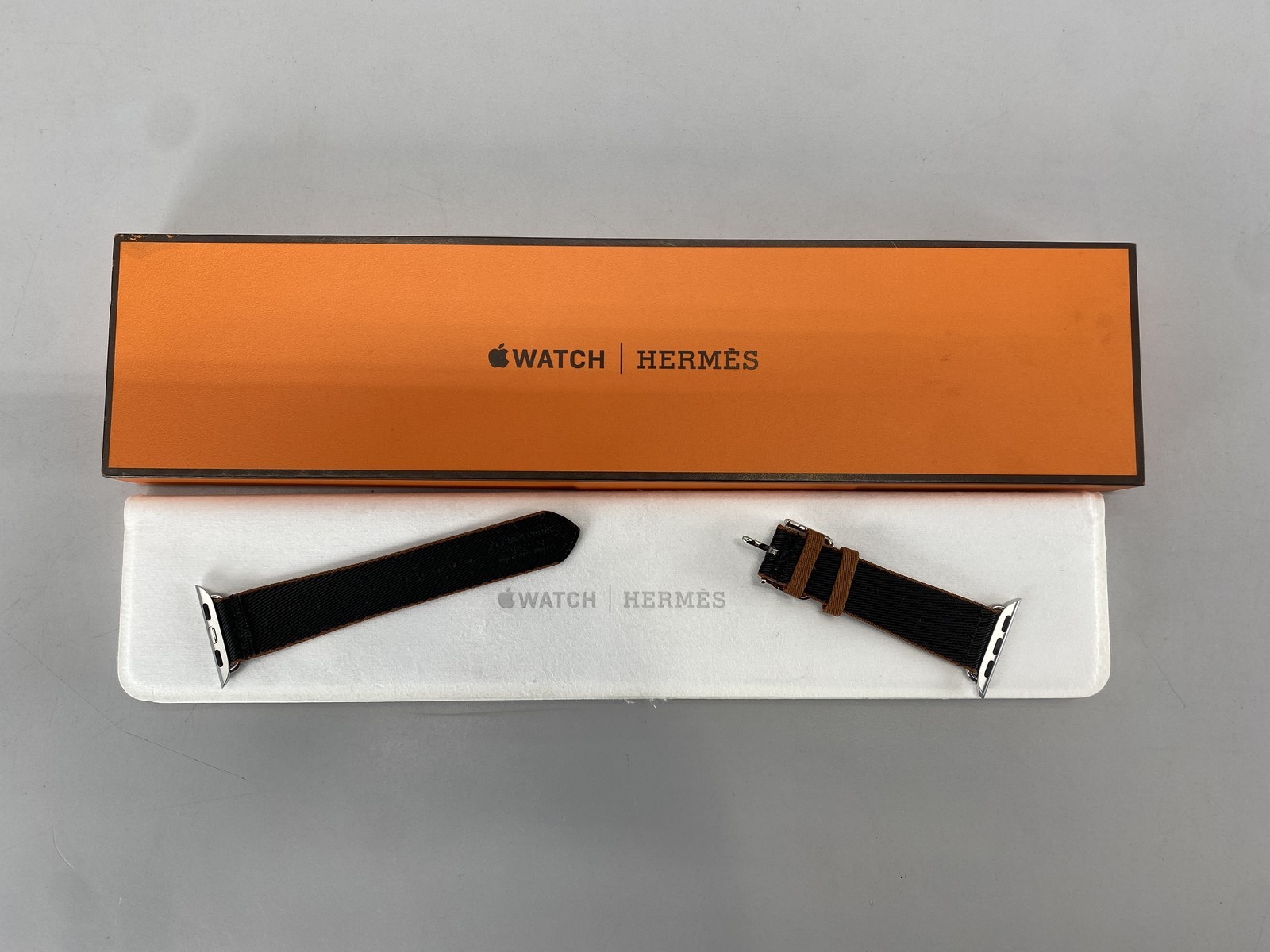 Apple Watch Hermès 41mm Twill Jump Attelage Single Tour Watch Band- Noir/Gold