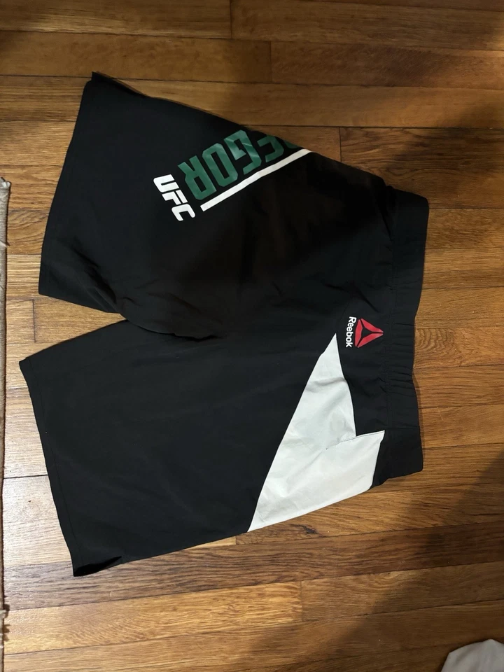 Pantalones Cortos UFC Reebok Conor McGregor ~RAROS~ Foto 3 de 3