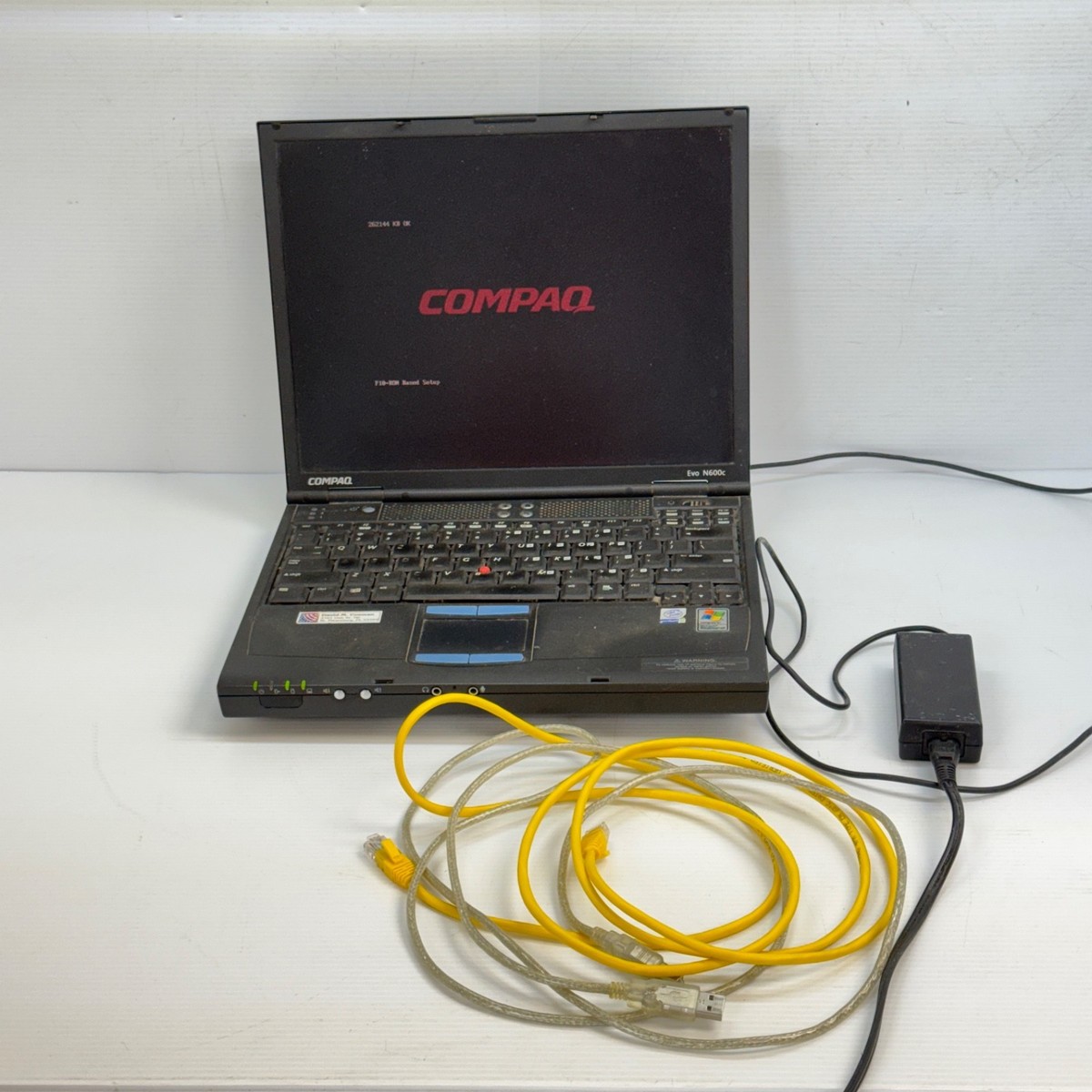 格安WindowsPC Compaq Evo N610c Laptop PP2040 Vintage Powers On No Further