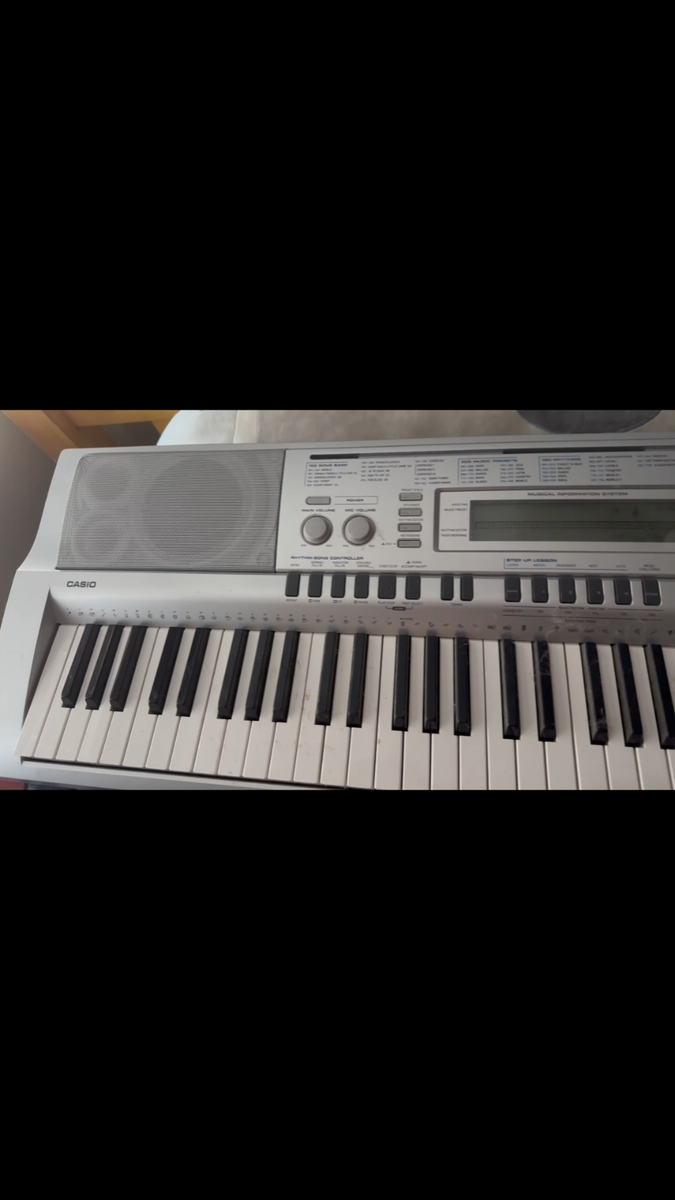 電子ピアノ　CASIO WK-6600 脚なし Amazon.com: Casio WK-6600 76-Key Workstation Keyboard Bundle with