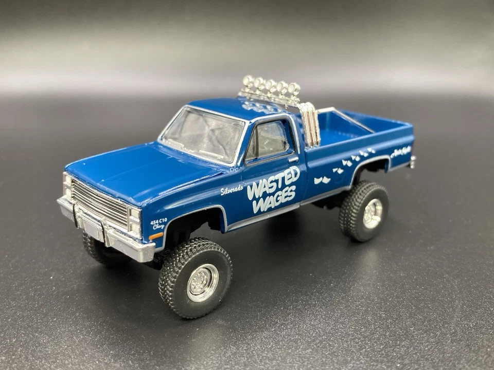 1987 Chevy Silverado K20 Lifted 4x4 Truck 1/64 Diecast Custom Greenlight Pickup - Image 2 of 4