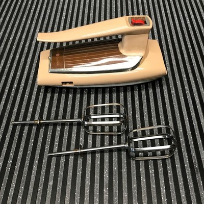 Vintage GE #30M47 General Electric 3 Speed Hand Mixer & Beaters. Works See Video
