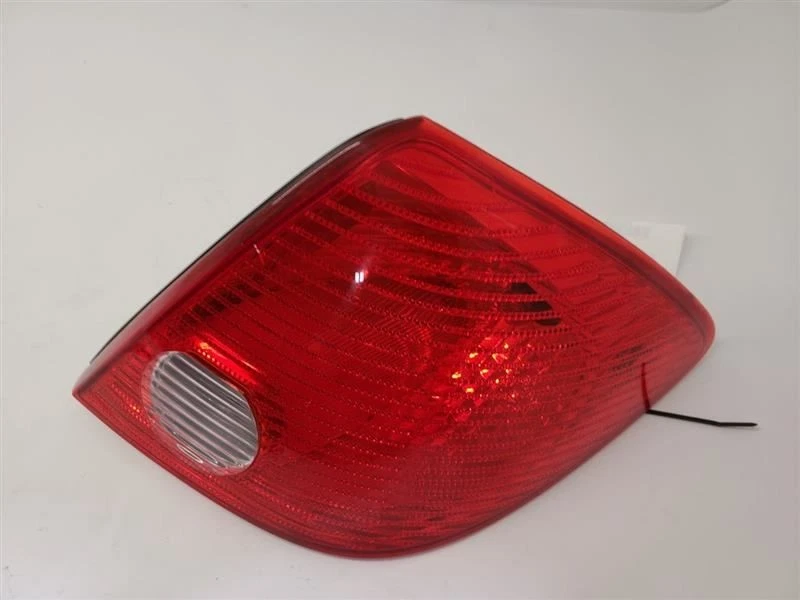 Luz trasera derecha pasajero pontiac g6 05-10 sedán   Foto 3 de 4