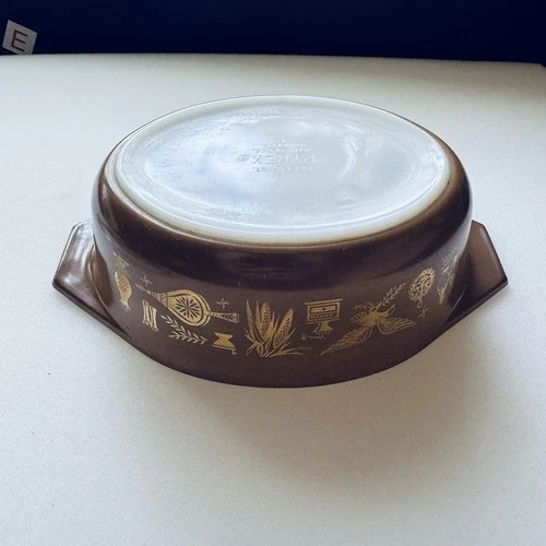 Pyrex Vintage Early American  #043 Oval Casserole Dish 1.5 Quart.  With Lid.