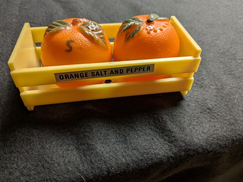 PLASTIC PAIR OF ORANGES SALT AND PEPPERS IN CRATE MADE IN HONG KONG