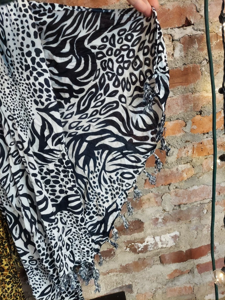 2 件动物印花围巾 Scraf 批量斑马豹 38x60 英寸披肩/裹巾 (G) — 第 2/3 张图片