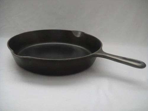 Vintage Griswold #8 704N 10-1/2" Cast Iron Small Logo Skillet -Cleaned +Seasoned