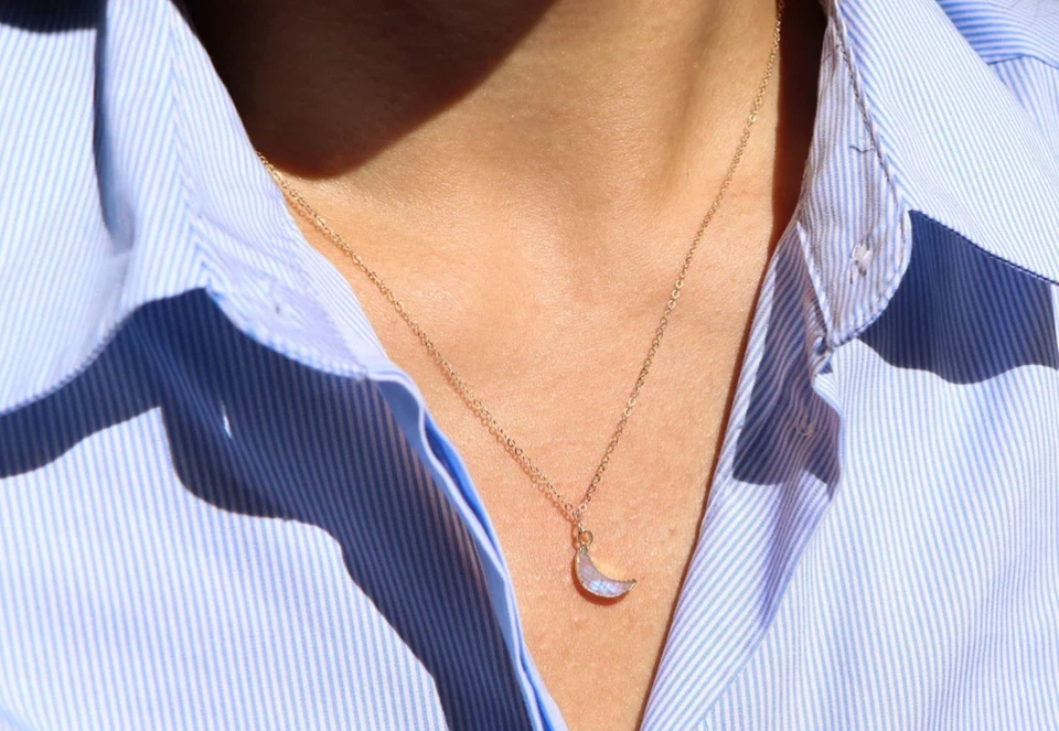 Collar de piedra lunar arco iris natural de oro colgante de media luna hecho a mano de plata 925 Foto 2 de 4