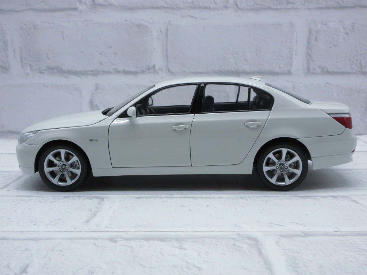 Mini Car 1/18 Kyosho Bmw 5 Series E60 Sedan 545I White Model Mini Car 1/18 Kyosho Bmw 5 Series E60 Sedan 545I White Model