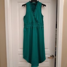 New without tag TAHARI beautiful green dress size M