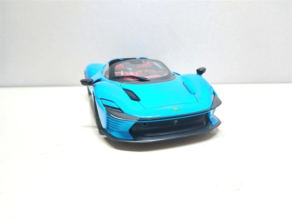 Ferrari Daytona SP3 Closed Top Blu del 2022 - 1/18 Burago Signature - Immagine 2 di 4