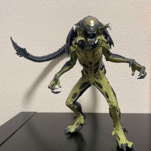 Alien vs Predator Predalien Real Color Version Real Action Figure AVP2 Prize